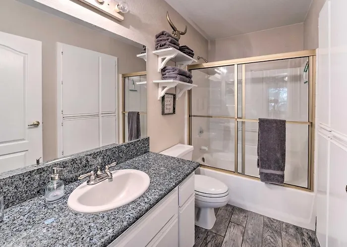 Holiday home Walk To Beach: Havasu W/ Pool Access Lake Havasu City