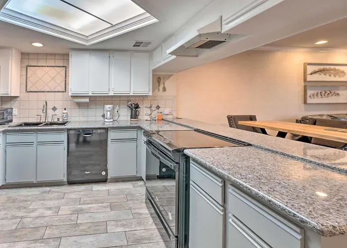 Walk To Beach: Havasu W/ Pool Access Holiday home *