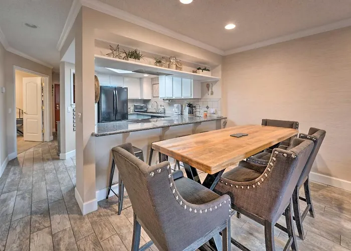 Walk To Beach: Havasu W/ Pool Access