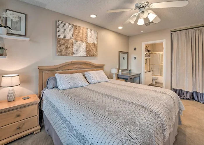 Walk To Beach: Havasu W/ Pool Access Holiday home
