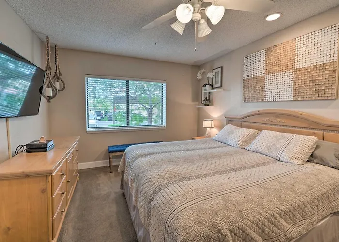 Holiday home Walk To Beach: Havasu W/ Pool Access Lake Havasu City