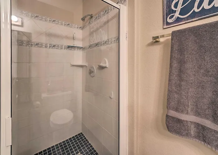 Holiday home Walk To Beach: Havasu W/ Pool Access Lake Havasu City