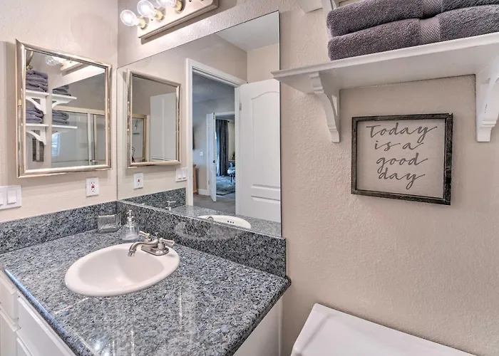 Walk To Beach: Havasu W/ Pool Access Holiday home *